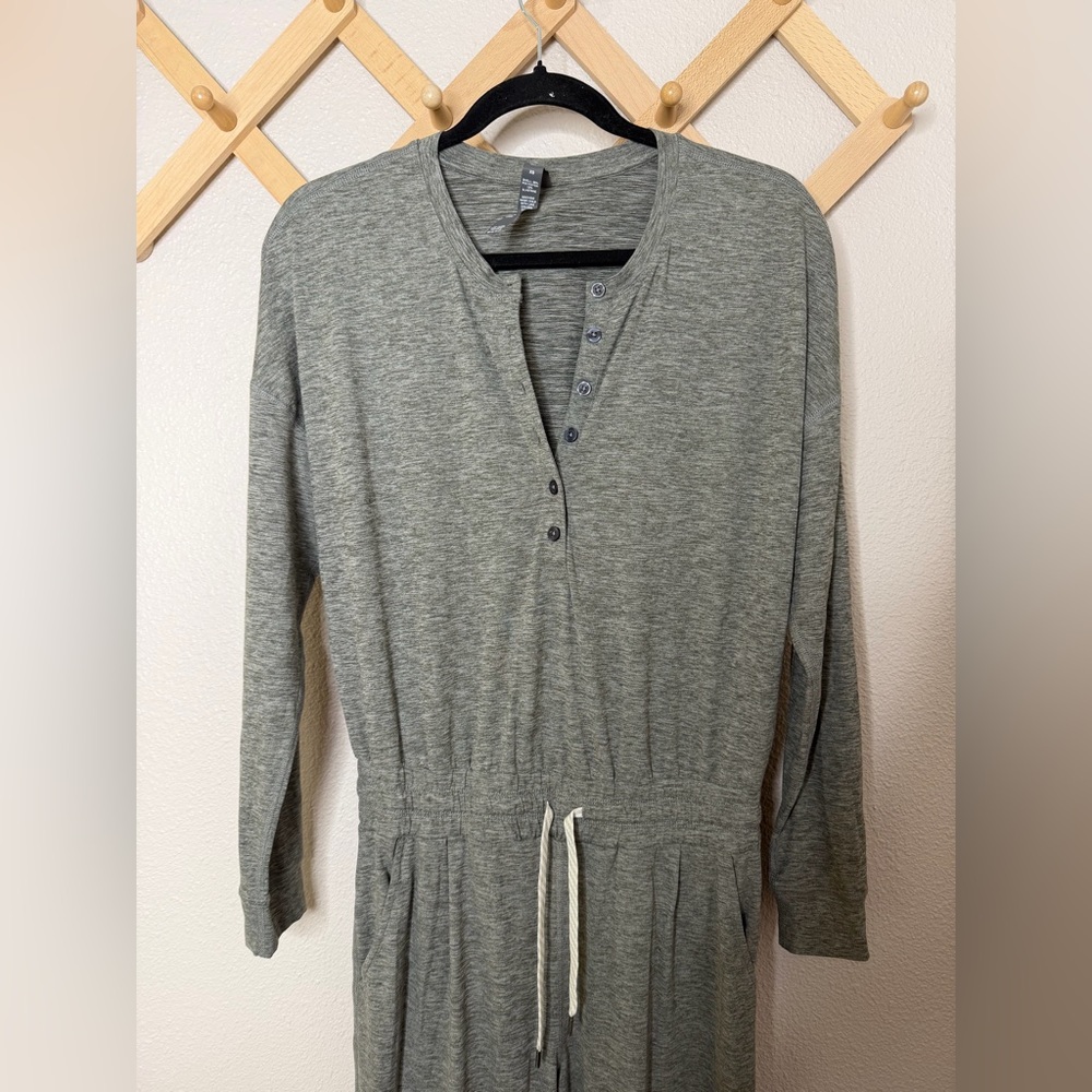 Vuori Womens Jumpsuit Lux Henley Gray Sz XS - Picture 4 of 9